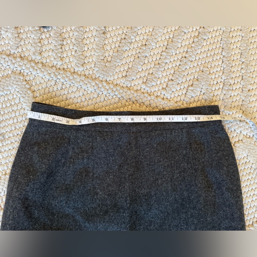 Like New! Sag Harbor Dark Gray 100% Wool Pencil Skirt Size 12 - Picture 4 of 5